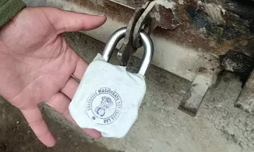 வாடகை செலுத்தாததால் பேக்கரி கடைக்கு சீல் வைப்பு