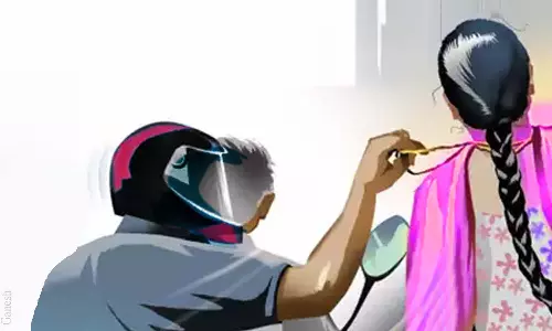 சேரன்மகாதேவியில் கடையில்  பெண்ணிடம் நகை பறிப்பு