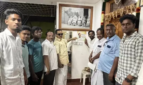 வீடுகளில் ஸ்டிக்கர் ஒட்டிய புதுவை காங்கிரசார்