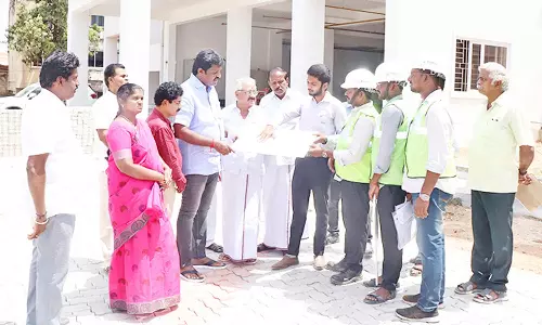 காந்திஜி வணிக வளாக கட்டுமான பணிகளை மேயர் ஆய்வு