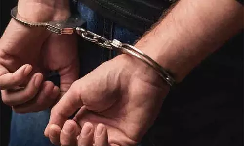 கல்லூரி மாணவியை பாலியல் பலாத்காரம் செய்த வாலிபர் கைது