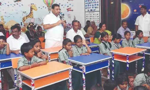 உடுமலை அரசுப்பள்ளியில் ஸ்மார்ட் வகுப்பறை தொடக்கம்