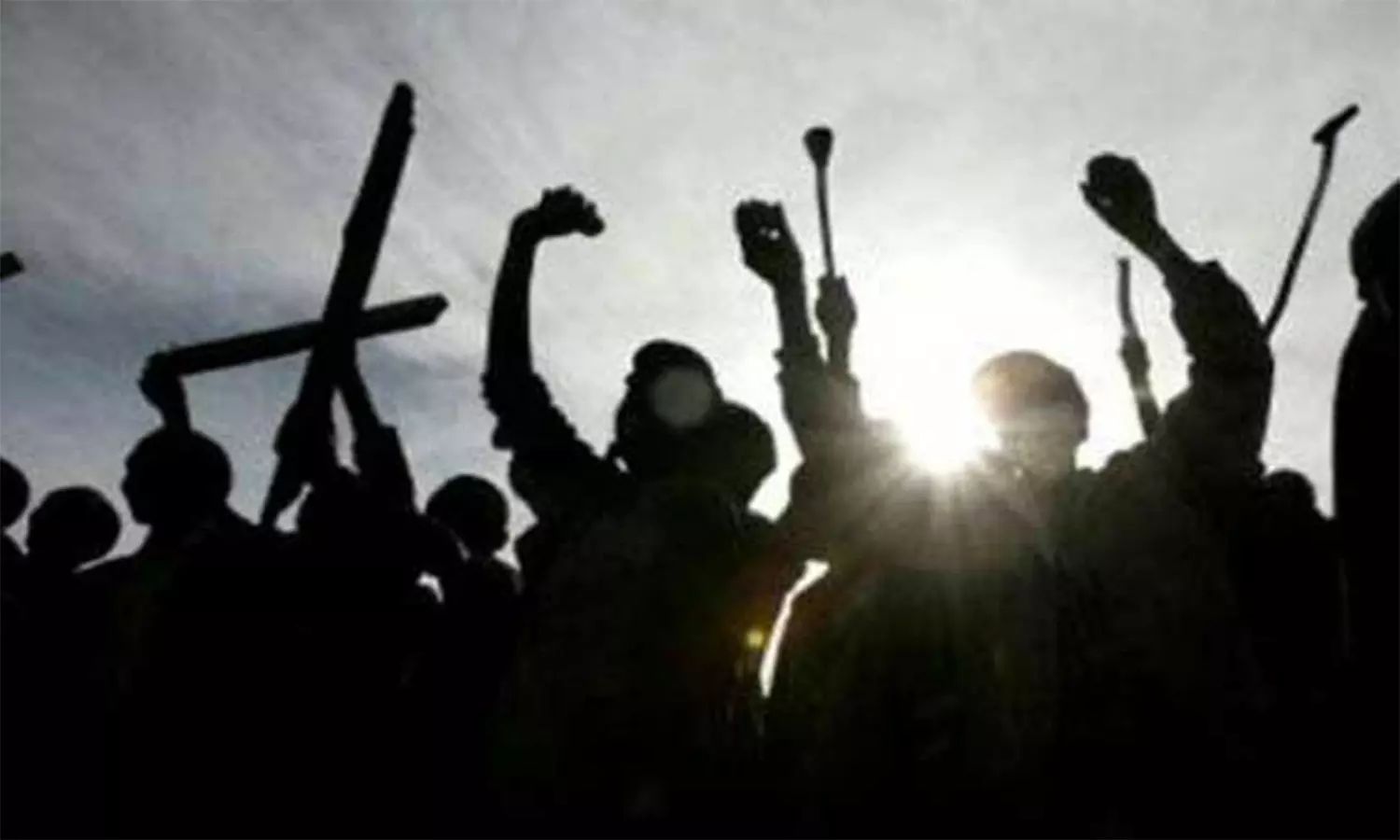 கூட்டுறவு வங்கி பணியாளர்கள் போராட்டம்