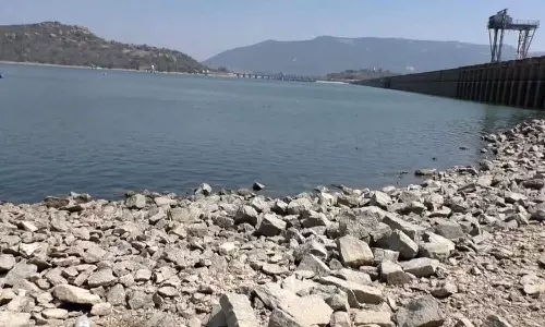 மேட்டூர் அணையின் நீர்மட்டம் 102.81 அடியாக சரிவு