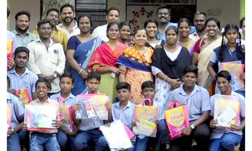 எஸ்.எஸ்.எல்.சி. தேர்வு எழுதும் மாணவர்களுக்கு உபகரணம்