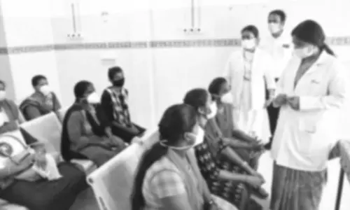 செல்போன் அடிமைகளை மீட்க தனி மையம்- இதுவரை 252 பேர் குணம் அடைந்தனர்