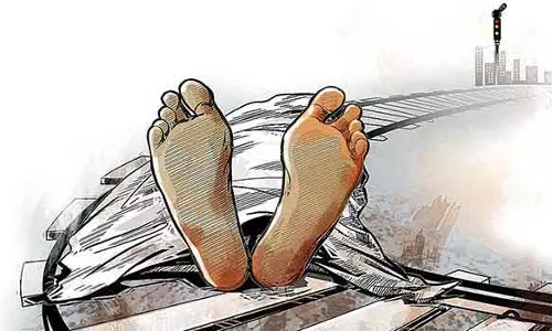 ரெயில் மோதி தொழிலாளி பலி