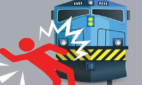 மாநகராட்சி துப்புரவு ஊழியர் ரெயில் மோதி பலி