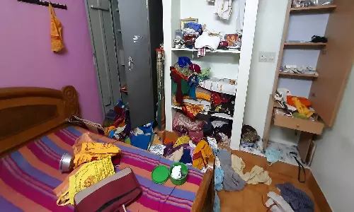 பள்ளிகொண்டா அருகே நகை, பணம், அரிசி மூட்டை கொள்ளை