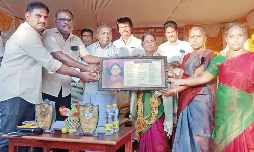 அரசு பள்ளியில் முப்பெரும் விழா