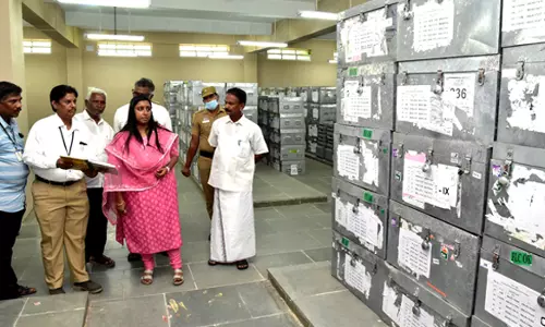 நாமக்கல்லில் வாக்குப்பதிவு எந்திரங்களை கலெக்டர் ஆய்வு