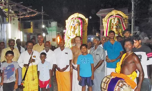 களக்காடு வரதராஜ பெருமாள் கோவிலில் கருட சேவை