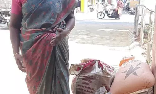 ரேசன் அரிசி கடத்திய பெண் கைது