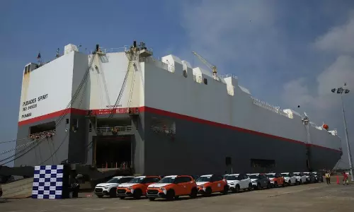 காமராஜர் துறைமுகத்தில் இருந்து சிட்ரோயன் C3 ஏற்றுமதி துவக்கம்