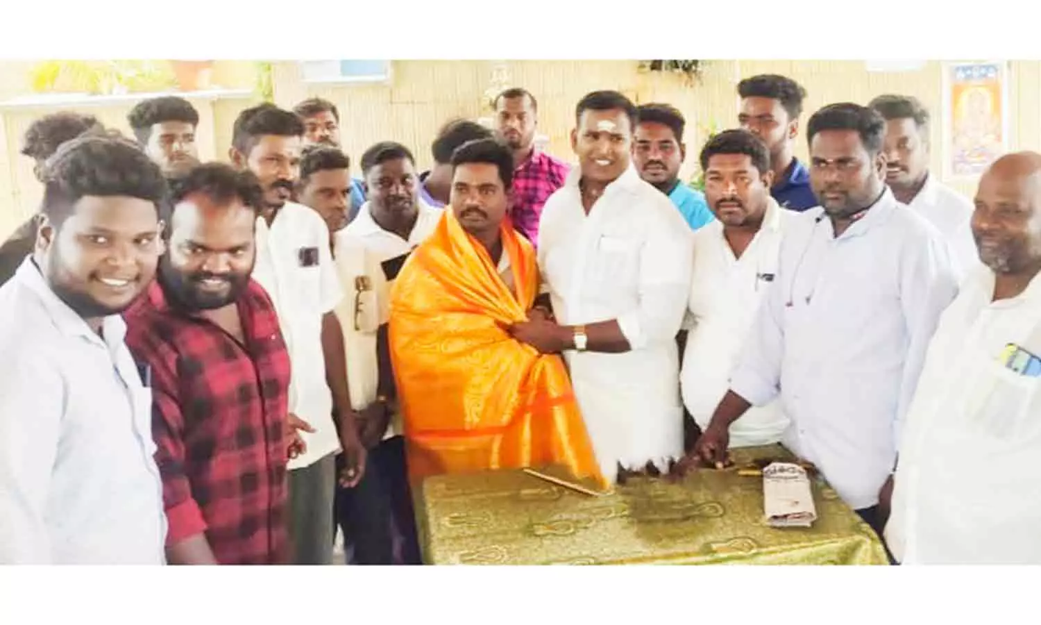 இசை கலைஞருக்கு அமைச்சர் சாய்.ஜெ. சரவணன்குமார் பாராட்டு இசை கலைஞருக்கு அமைச்சர் சாய்.ஜெ. சரவணன்குமார் பாராட்டு