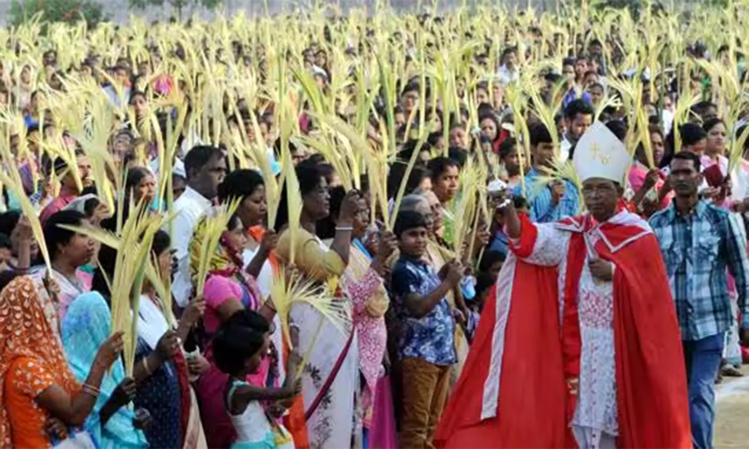 தமிழகம் முழுவதும் இன்று கிறிஸ்தவர்கள் குருத்தோலைகளை ஏந்தியபடி பவனி தமிழகம் முழுவதும் இன்று கிறிஸ்தவர்கள் குருத்தோலைகளை ஏந்தியபடி பவனி