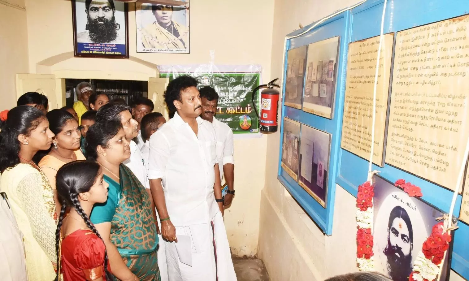 வ.வே.சு. அய்யர் நினைவு இல்லத்தில் அமைச்சர் மகேஷ் பொய்யாமொழி மரியாதை வ.வே.சு. அய்யர் நினைவு இல்லத்தில் அமைச்சர் மகேஷ் பொய்யாமொழி மரியாதை