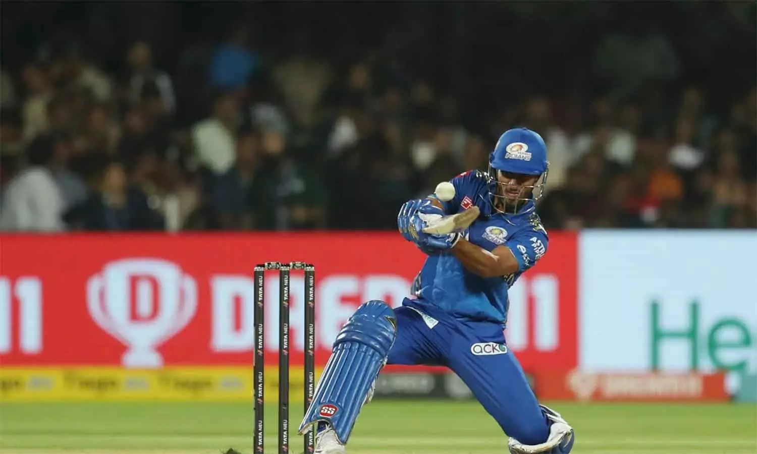 திலக் வர்மா அதிரடி... பெங்களூரு அணி வெற்றி பெற 172 ரன்கள் இலக்கு நிர்ணயித்தது மும்பை இந்தியன்ஸ் திலக் வர்மா அதிரடி... பெங்களூரு அணி வெற்றி பெற 172 ரன்கள் இலக்கு நிர்ணயித்தது மும்பை இந்தியன்ஸ்