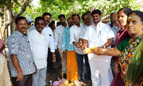 புதிய குடிநீர் குழாய் அமைக்கும் பணி-சம்பத் எம்.எல்.ஏ தொடங்கி வைத்தார்