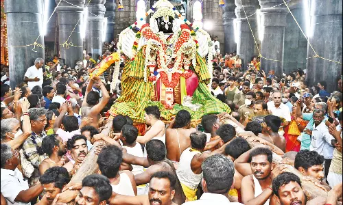 நாச்சியார்கோவில் சீனிவாசபெருமாள் கோவிலில் கல்கருட சேவை: திரளான பக்தர்கள் பங்கேற்பு