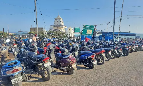 கன்னியாகுமரி காந்தி மண்டபம் முக்கோண பூங்கா பகுதியில் இரு சக்கர வாகன பார்க்கிங் கட்டணம்