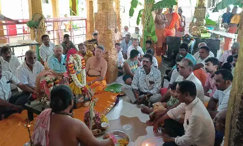 கருவலூர் மாரியம்மன் கோவில் தேர் திருவிழா கொடியேற்றத்துடன் தொடங்கியது