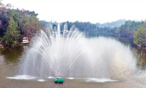 சாரல் மழையுடன் இதமான சீதோசனம் கொடைக்கானலில் சுற்றுலா பயணிகள் உற்சாகம்