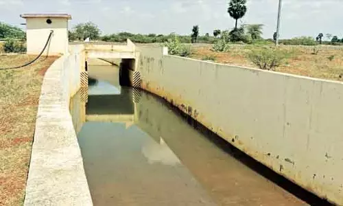 குளம்போல் தேங்கி நிற்கும் ரெயில்வே சுரங்கப்பாதை