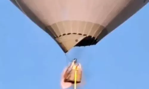 மெக்சிகோவில் பறக்கும் பலூனில் தீ- கீழே குதித்த 2 பேர் பலி