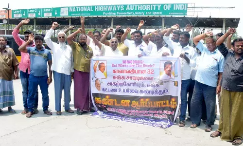 கிருஷ்ணகிரியில் டோல்கேட் கட்டண உயர்வை கண்டித்து ஆர்ப்பாட்டம்