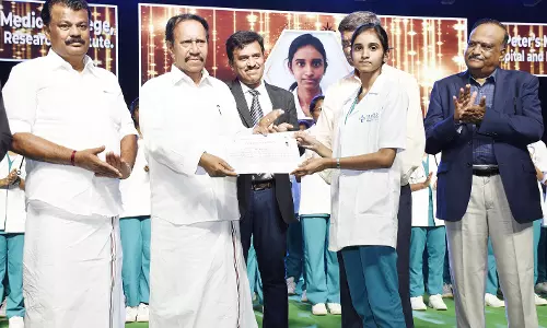 ஓசூர் செயின்ட் பீட்டர்ஸ் கல்லூரி சார்பில் வெள்ளை கோட் வழங்கும் விழா