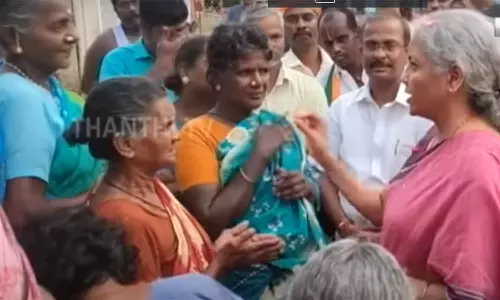 சிலிண்டர் விலை ஏன் உயர்கிறது? பெண்களின் கேள்விக்கு நிர்மலா சீதாராமன் அளித்த விளக்கம்