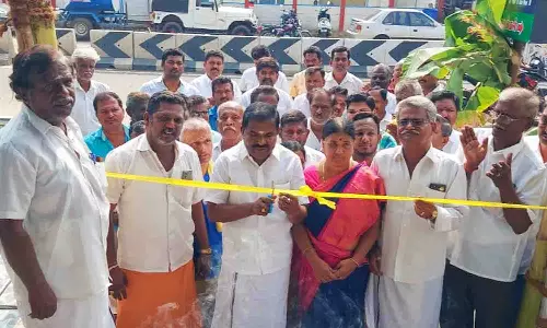 பெருமாநல்லூரில் ரூ.9.25 லட்சம் மதிப்பில் நவீன கட்டண கழிப்பிடம் - விஜயகுமார் எம்.எல்.ஏ., திறந்து வைத்தார்