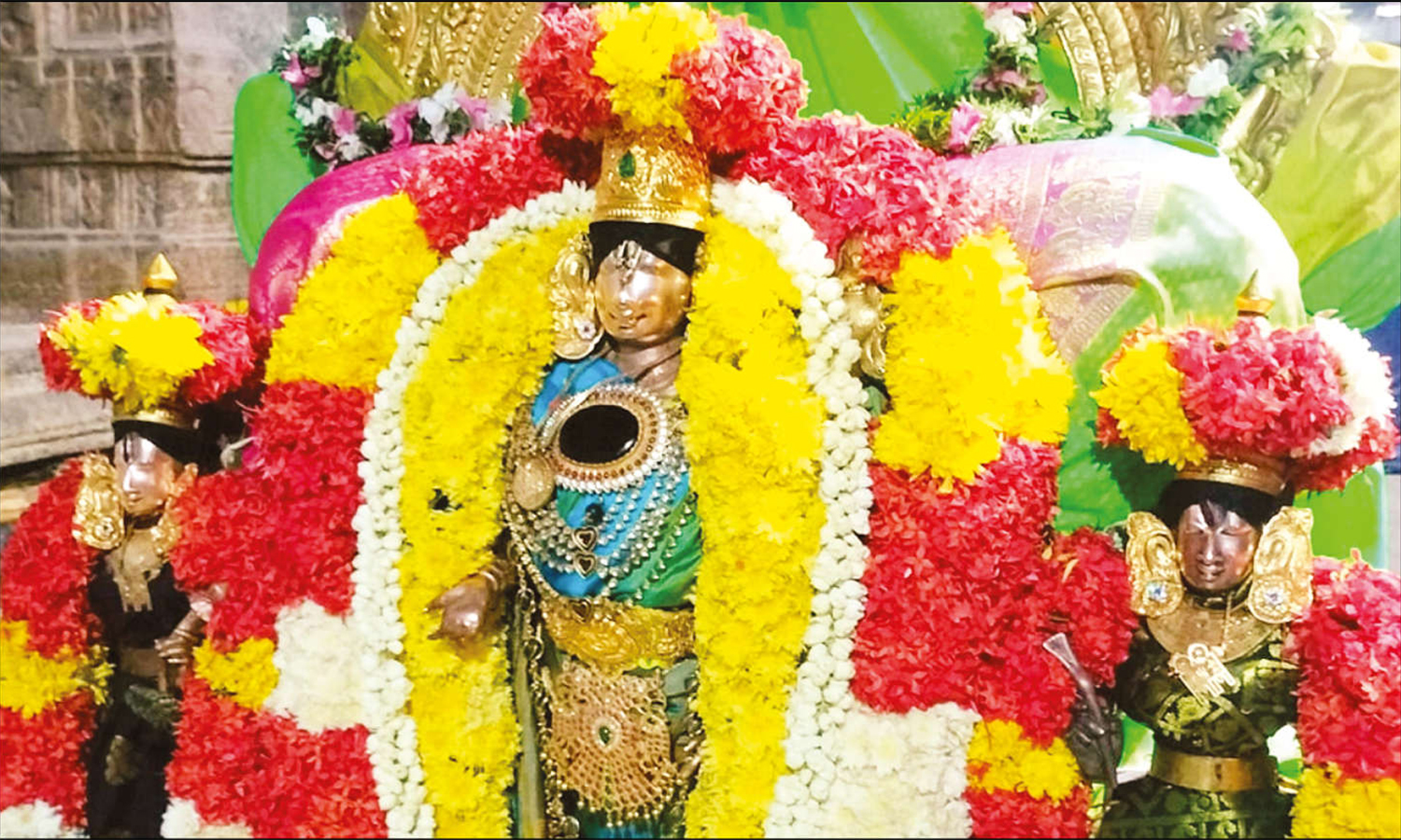 கள்ளழகர் கோவிலில் திருக்கல்யாண திருவிழா தொடங்கியது: திரளான பக்தர்கள் பங்கேற்பு