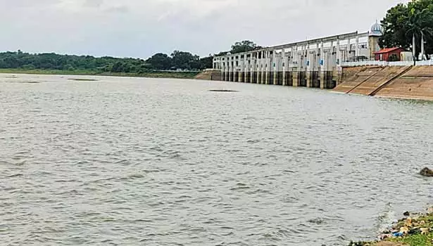 சென்னை குடிநீர் ஏரிகளில் நீர் இருப்பு 9 டி.எம்.சி.க்கு கீழ் குறைந்தது சென்னை குடிநீர் ஏரிகளில் நீர் இருப்பு 9 டி.எம்.சி.க்கு கீழ் குறைந்தது