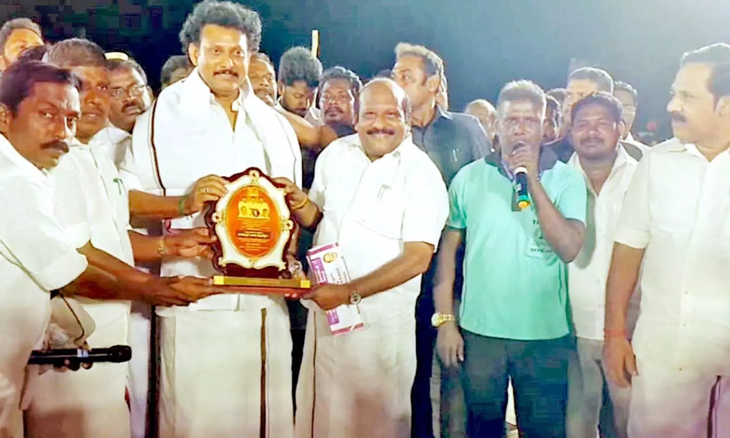 அணைக்கரையில், மாநில அளவிலான மின்னொளி கபடி போட்டி- அமைச்சர் தொடங்கி வைத்தார் அணைக்கரையில், மாநில அளவிலான மின்னொளி கபடி போட்டி- அமைச்சர் தொடங்கி வைத்தார்