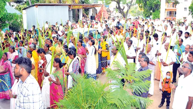 சங்ககிரியில் குருத்தோலை பவனி