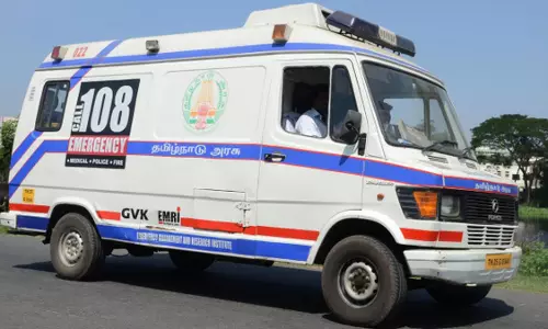 கூலி தொழிலாளியின் மனைவிக்கு 108 ஆம்புலன்சில்  பெண் குழந்தை பிறந்தது