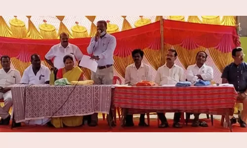 எருக்குவாய் கண்டிகை ஊராட்சி ஒன்றிய தொடக்கப் பள்ளியின் ஆண்டு விழா: வட்டார கல்வி அலுவலர் முரளிதரன் பங்கேற்பு