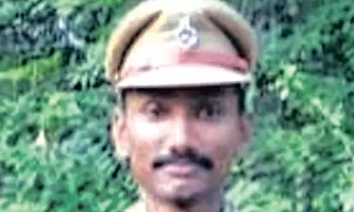 கவரிங் நகை மோசடி வழக்கில் காரைக்கால் போலீஸ் சப்-இன்ஸ்பெக்டர் பணி நீக்கம்