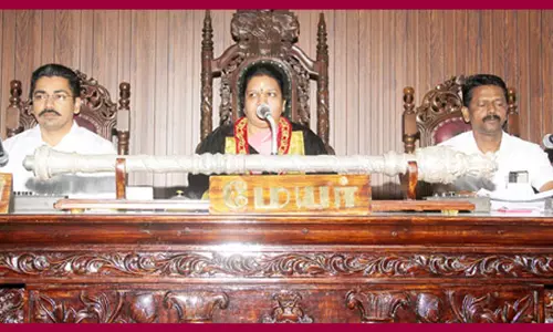 மாமன்ற உறுப்பினர் நிதியை உயர்த்தக்கோரி தி.மு.க. கவுன்சிலர்கள் மேயருடன் வாக்குவாதம்