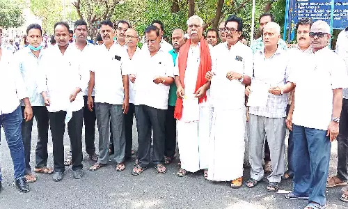 குடியாத்தம் வணிகர்களை நன்கொடை கேட்டு நெருக்கடி