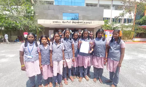 மலையூருக்கு பஸ் போக்குவரத்து இயக்க கோரிகலெக்டரிடம் மாணவிகள் மனு