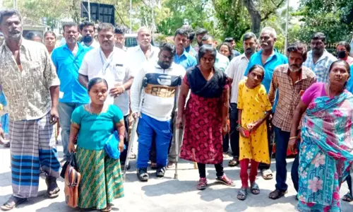 வீட்டுமனை பட்டா கேட்டு மாற்றுத்திறனாளிகள் கலெக்டர் அலுவலகத்தில் மனு