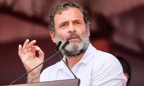 ராகுல் காந்தியின் 2 ஆண்டு சிறை தண்டனை நிறுத்திவைப்பு- ஜாமீனும் நீட்டிப்பு