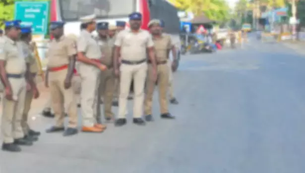 பேளுக்குறிச்சி மாரியம்மன் கோவிலுக்குள் பொதுமக்கள் நுழைய தடை