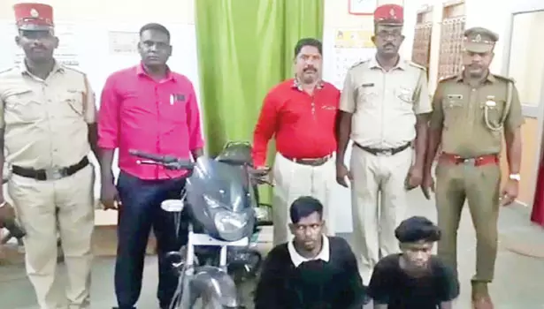 மது போதையால் பைக் திருடனாக மாறிய கோடீஸ்வரரின் மகன் மது போதையால் பைக் திருடனாக மாறிய கோடீஸ்வரரின் மகன்