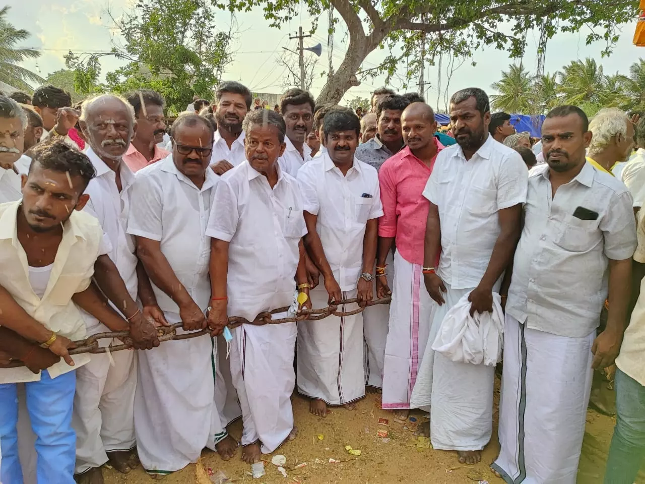 முத்துமாரியம்மன் கோவிலில்  பங்குனி தேரோட்டம் கோலாகலம்