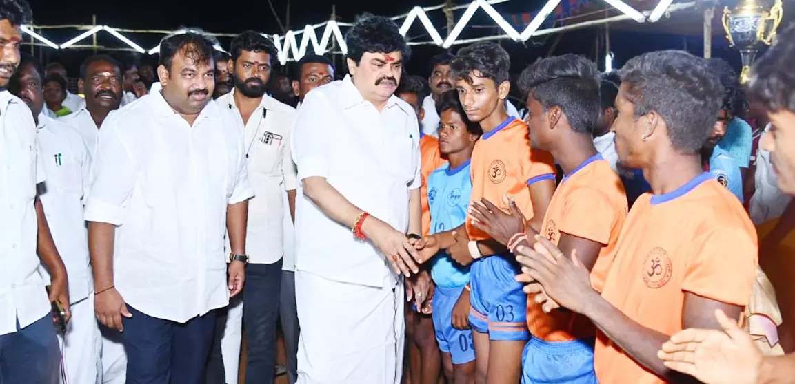 சிவகாசியில் மின்னொளி கபடி போட்டி