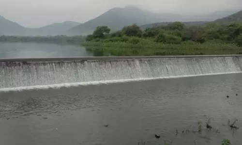 ஈரோட்டில் இடி-மின்னலுடன் பலத்த மழை: குண்டேரிப்பள்ளம் அணை பகுதியில் 10 செ.மீ. மழை